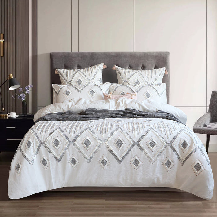 Zuma Stone Washed Tufted Quilt Cover Set White